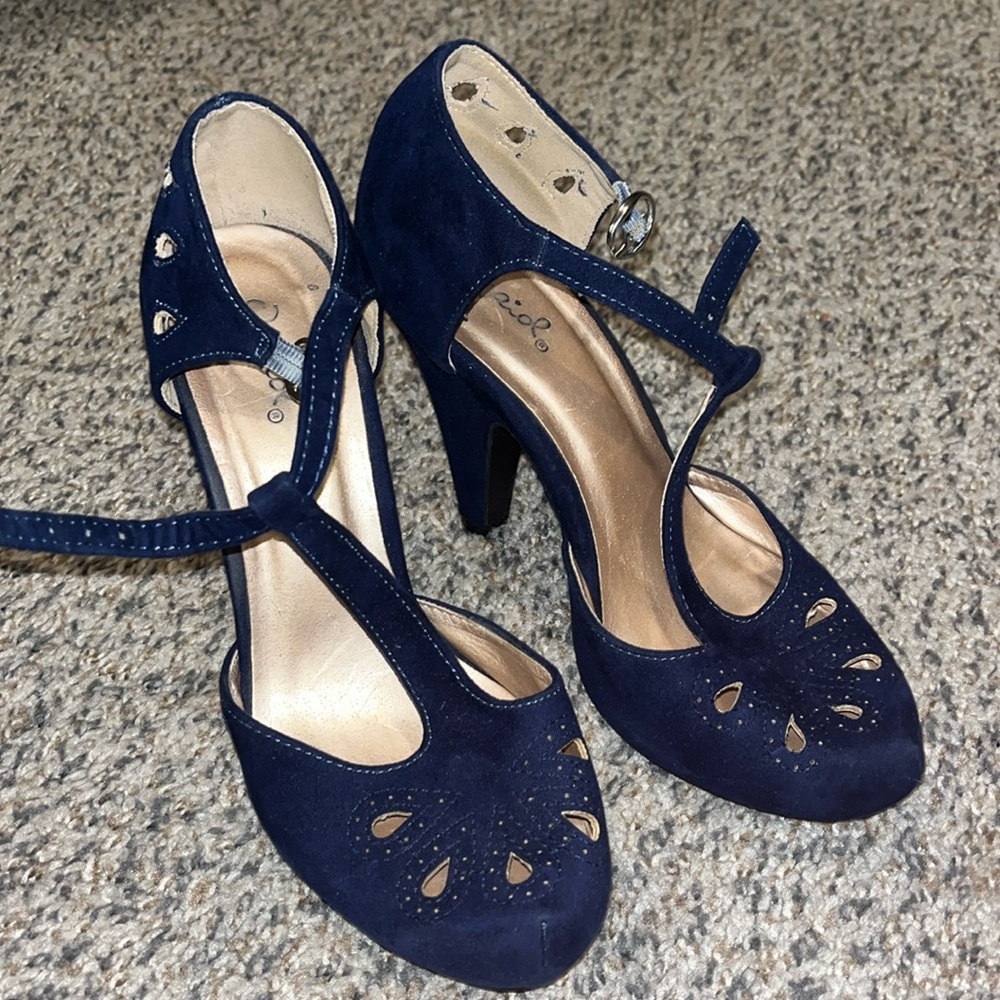 ModCloth/Qupid navy blue heels, size 7